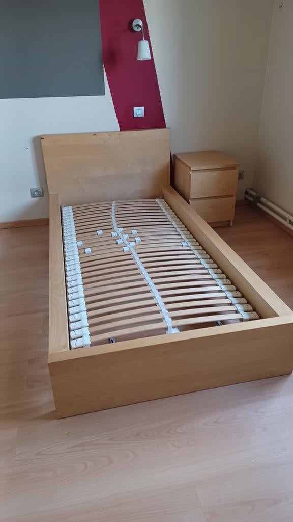 Eenpersoonsbed malm met lattenbodem + nachtkastje., Enlèvement