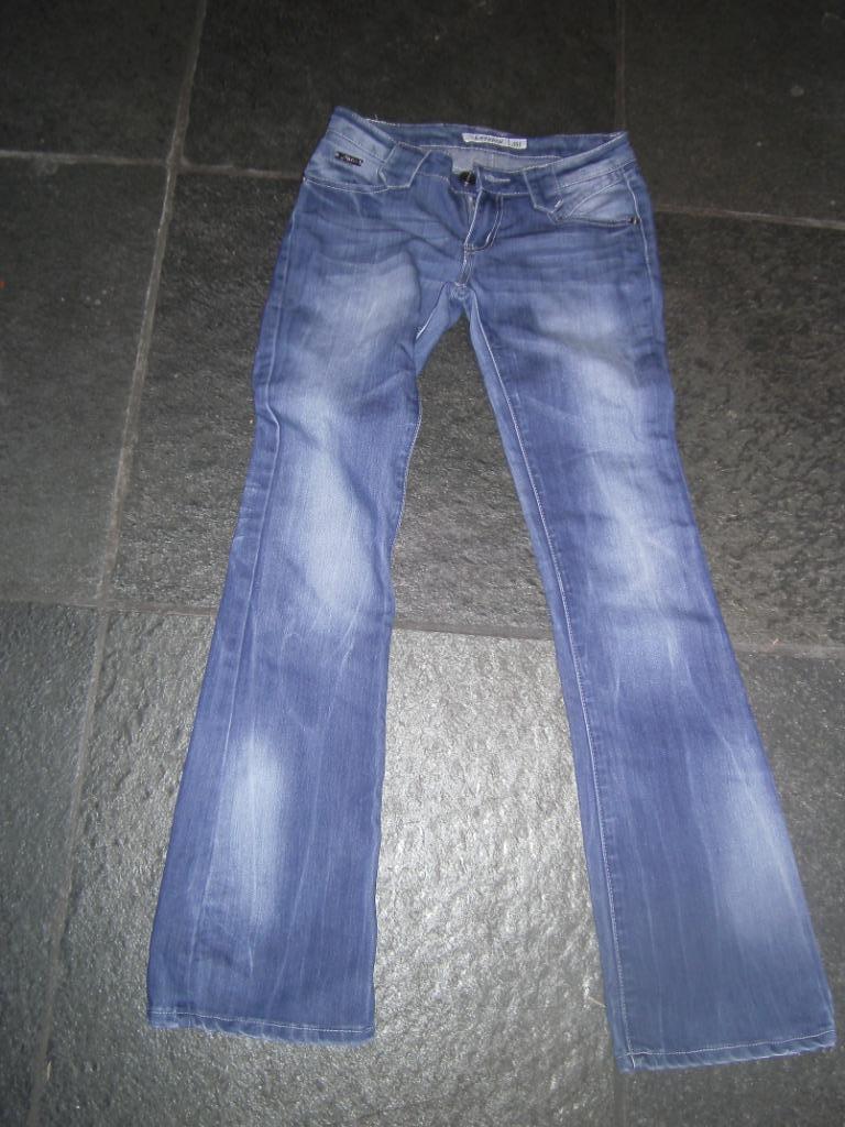 jeans femme avec jambes évasées taille pantalon taille 30, Enlèvement ou Envoi, Porté, Bleu, W30 - W32 (confection 38/40)