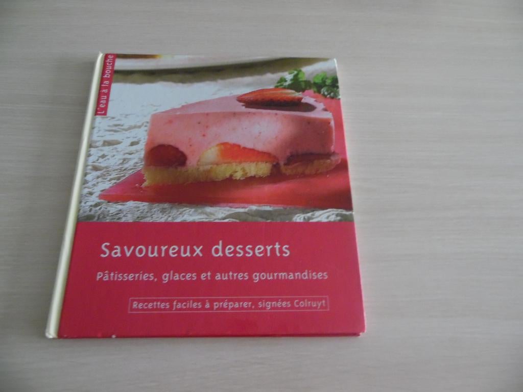 SAVOUREUX DESSERTS       COLRUYT, Livres, Gâteau, Tarte, Pâtisserie et Desserts, Enlèvement ou Envoi, Comme neuf, Europe