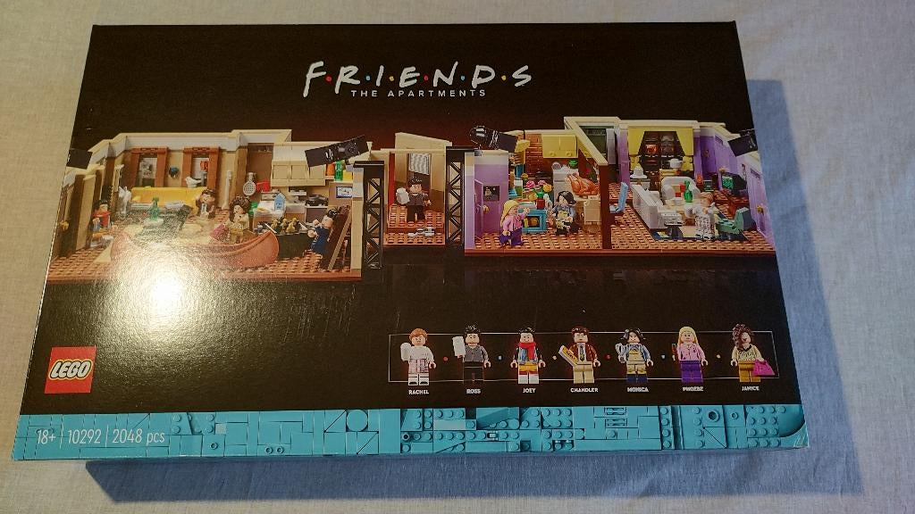 Lego 10292 – De appartementen uit Friends + gratis 854122, Kinderen en Baby's, Speelgoed | Duplo en Lego, Nieuw, Lego, Complete set