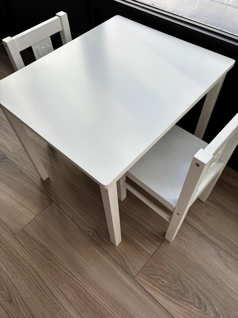 Kindertafel met stoelen, Ophalen, Zo goed als nieuw