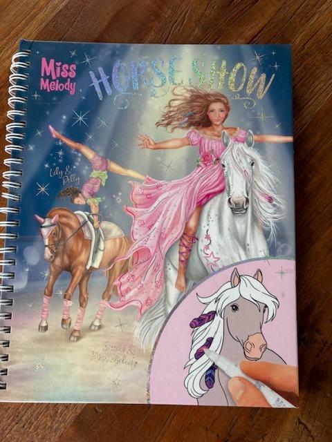 Horse show kleurboek, Ophalen of Verzenden, Zo goed als nieuw, Overige typen