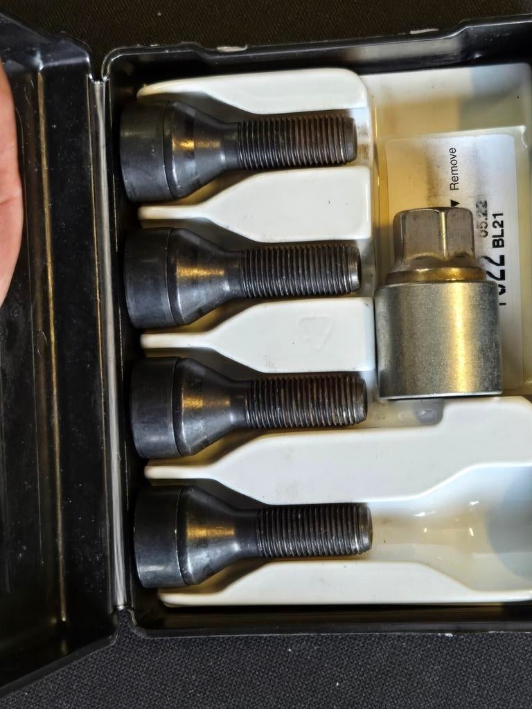4x antivol neuf m12x1,25 de 30mm, Enlèvement ou Envoi, Neuf