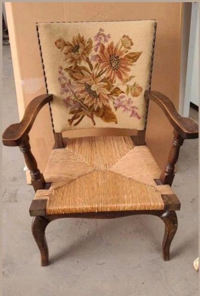 Antiek vintage armstoel stoel in hout en riet zetel bloem, Antiek en Kunst, Antiek | Meubels | Stoelen en Sofa's, Ophalen