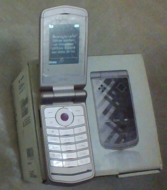 ancien telephone sony ericsson z555 rose, Enlèvement, Neuf, Sony Ericsson