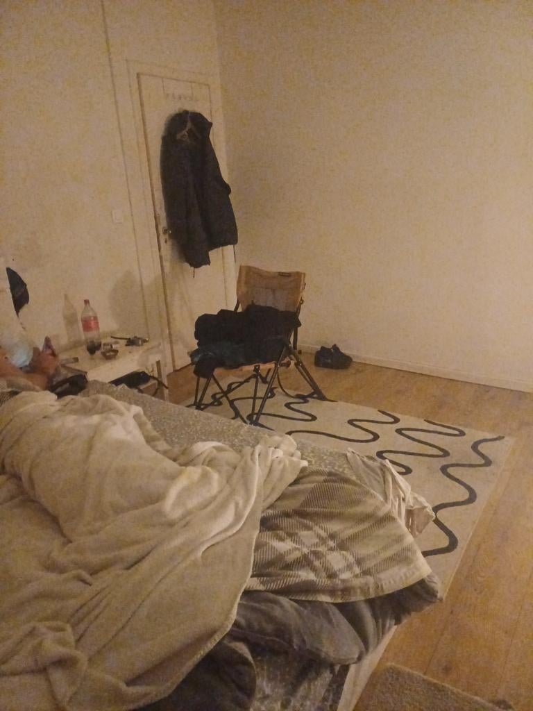 Chambre disponible pour femme, Immo