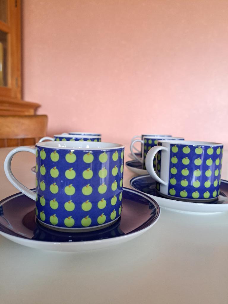 Vintage koffieservies met appels Faiart (Portugal) 12 delig, Huis en Inrichting, Keuken | Servies, Zo goed als nieuw, Kop(pen) en/of Schotel(s)