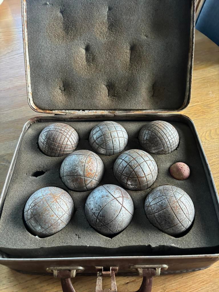 Leuke jeu de Boules set., Enlèvement