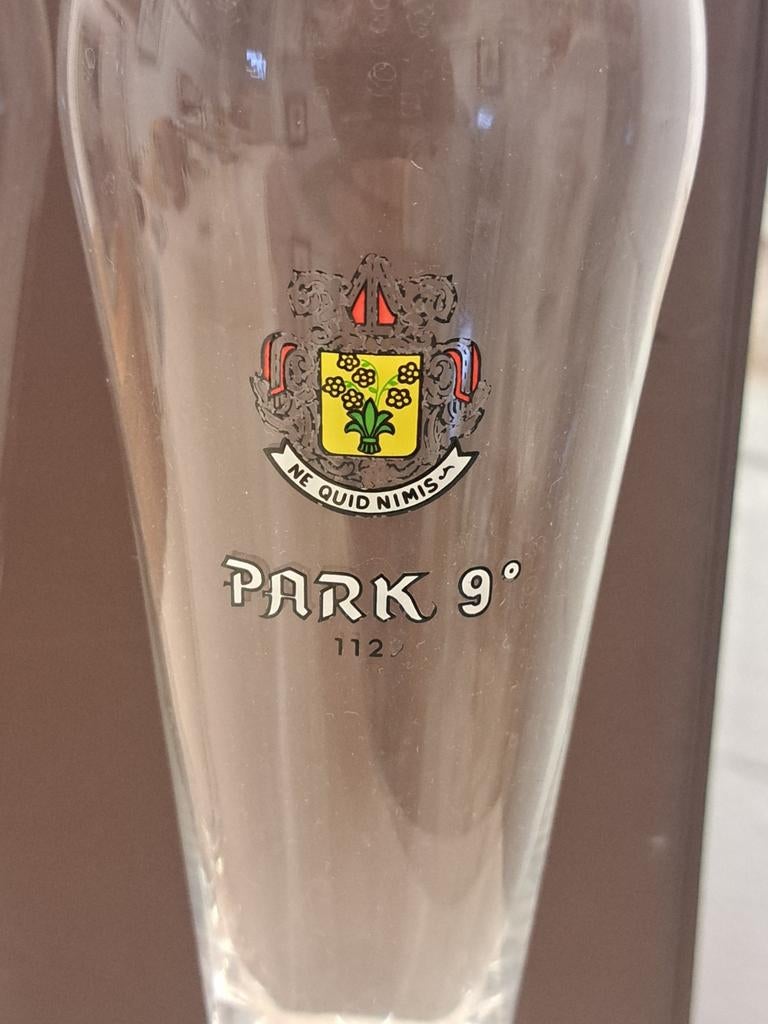 bier glas PARK 9 " Ne Quid Nimis " Brij Breda leuven, Ophalen of Verzenden, Zo goed als nieuw, Glas of Glazen