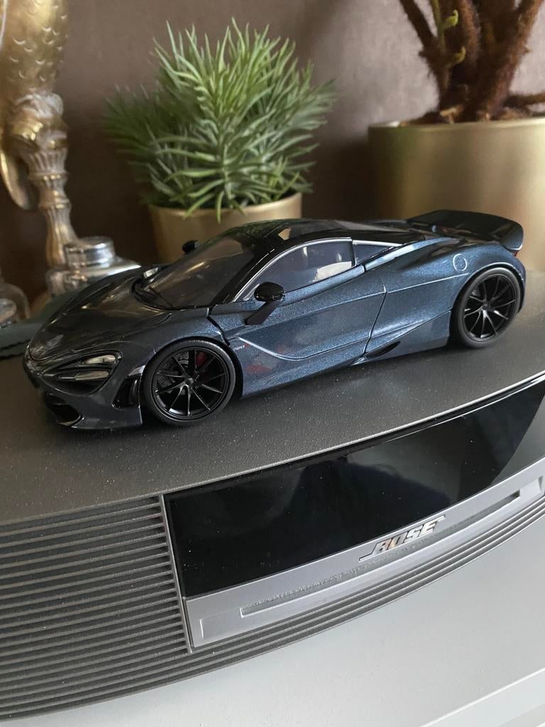 McLaren 720S 1/24 limited edition auto, Verzenden