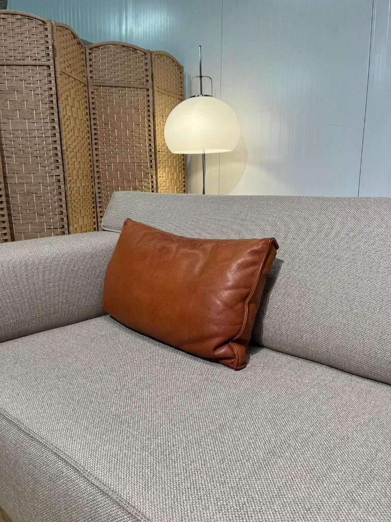 ZGAN Design on Stock Bloq Kussen Bruin Leer, Huis en Inrichting, Woonaccessoires | Kussens, Ophalen of Verzenden, Zo goed als nieuw