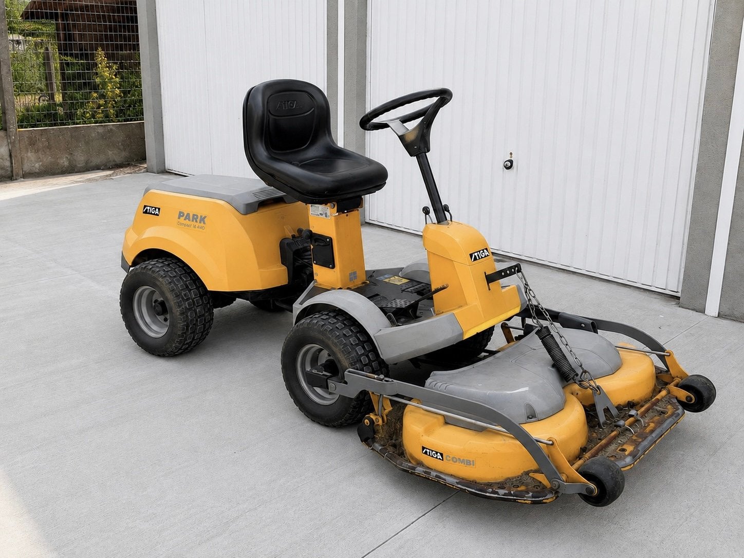 Stiga Park Compact 16 4WD – 4x4 Frontmaaier, Tuin en Terras, Zitmaaiers, Gebruikt, 90 tot 120 cm, Elektrische starter, Mulchfunctie