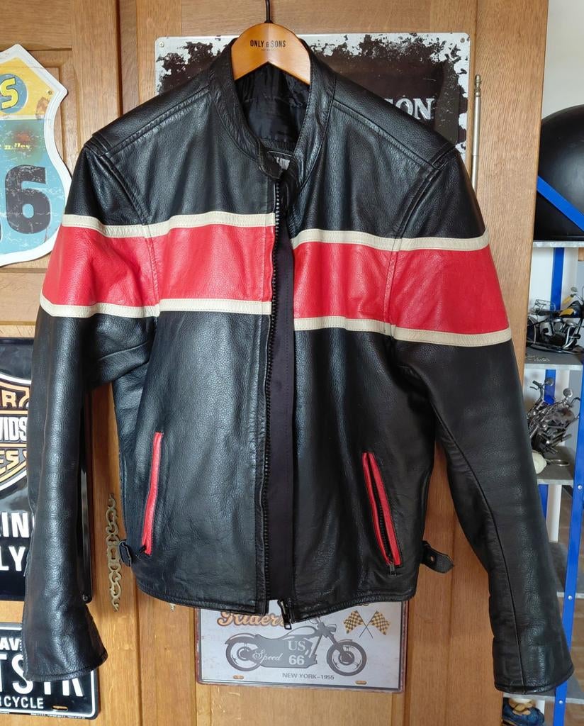 Lederen motorvest, Motoren, Ophalen
