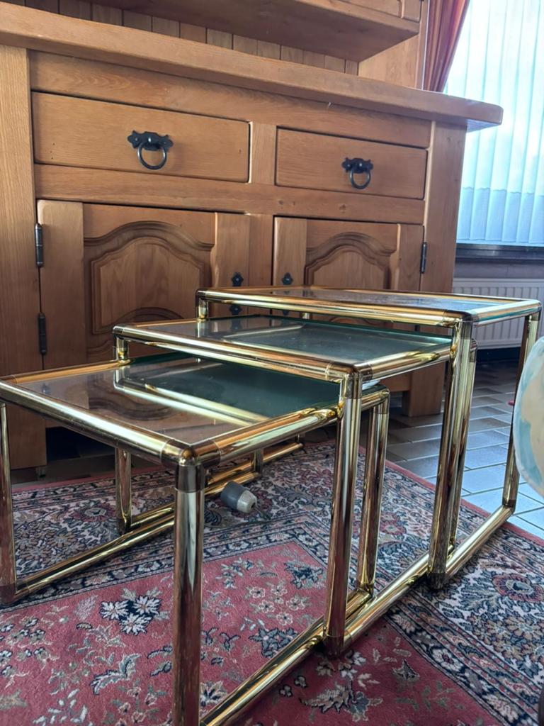 Set bijzettafels, Enlèvement