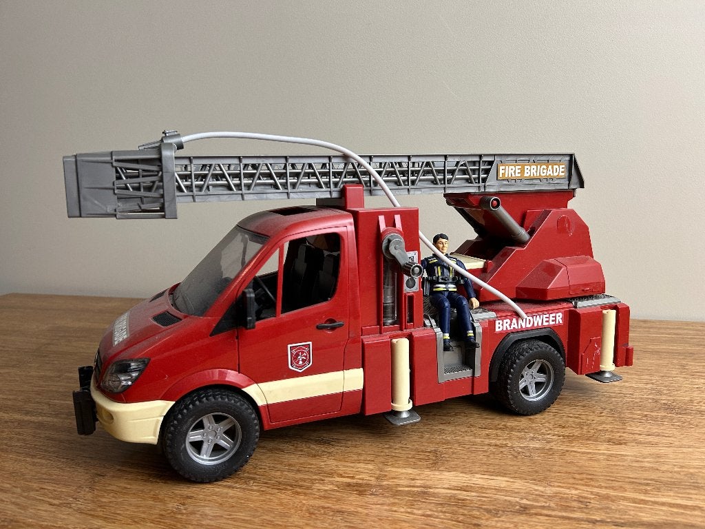 Bruder speelgoed - vrachtwagens brandweer ziekenwagen enz, Ophalen, Zo goed als nieuw