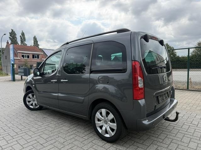 Citroen Berlingo 1.2 Benzine | Trekhaak | 5 zit | 1 JAAR GAR, Voorwielaandrijving, Monovolume, Gebruikt, 1295 kg