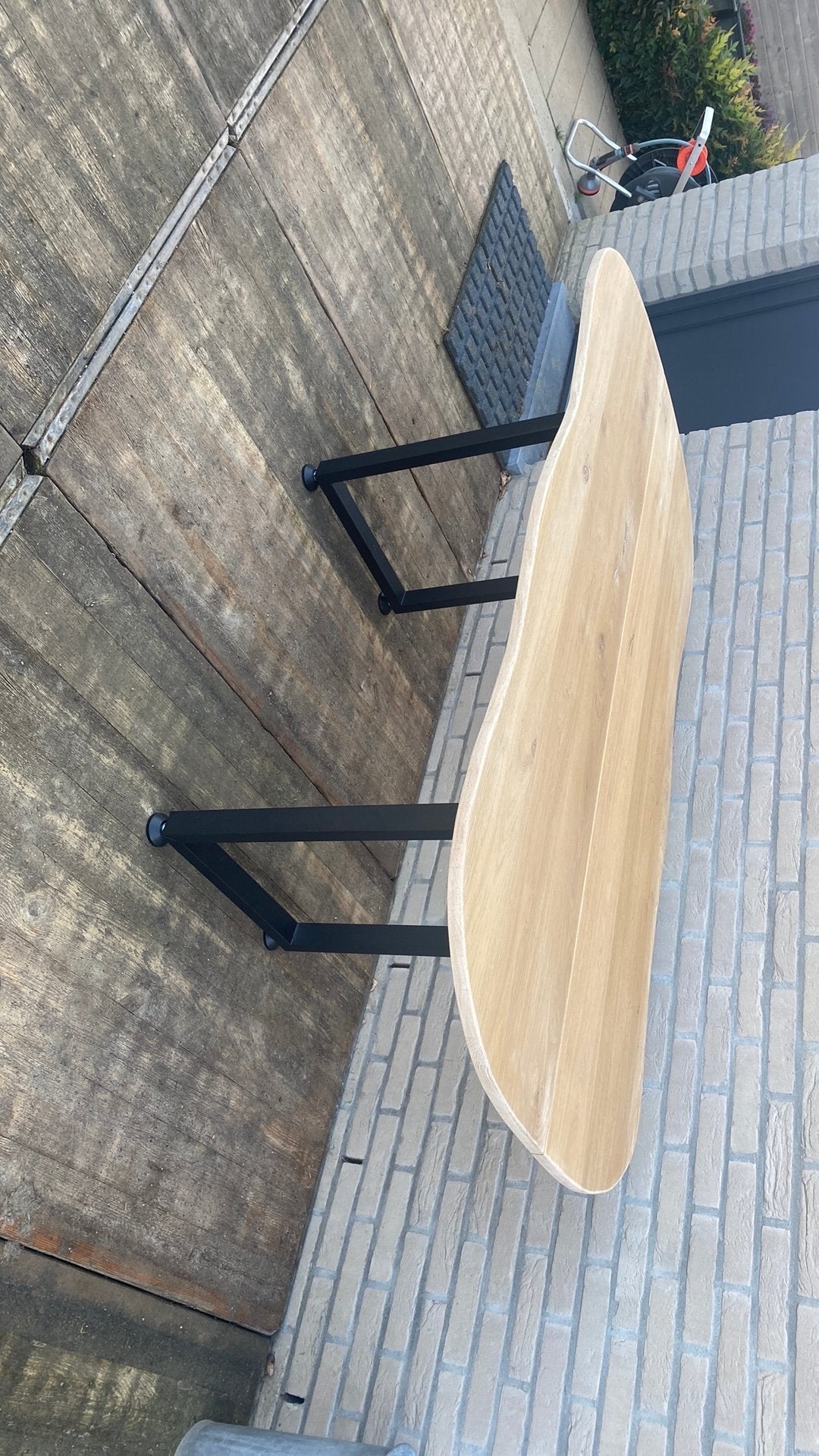 Eettafel met massief eiken blad en zwart onderstel, Ophalen, Zo goed als nieuw