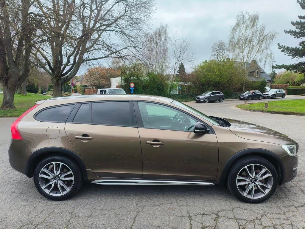 Volvo V60 Cross country très bel état-Euro 6-Année 2016, Achat, Carnet d'entretien, Noir, 5 portes