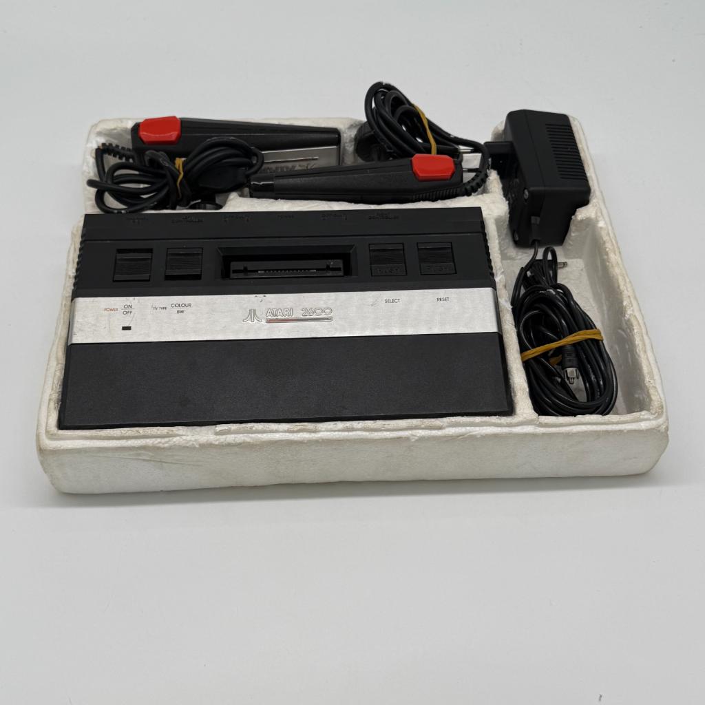 ATARI 2600 Console - met controllers + games, Consoles de jeu & Jeux vidéo, Consoles de jeu | Atari, Enlèvement ou Envoi, Utilisé