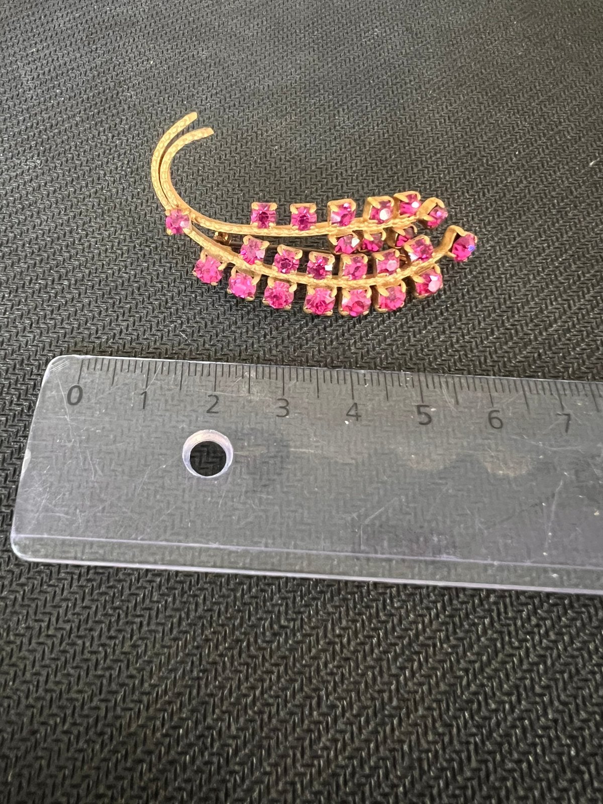 Oude broches met roze bloem, Handtassen en Accessoires, Ophalen of Verzenden, Zo goed als nieuw, Roze