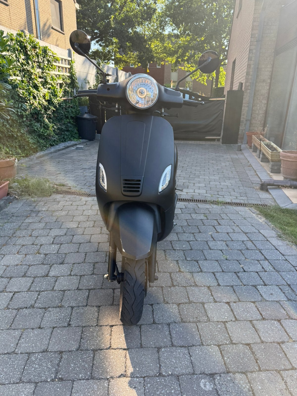 Brommer te koop! Matzwart goed in orde! Papieren aanwezig., Fietsen en Brommers, Ophalen of Verzenden, Zo goed als nieuw