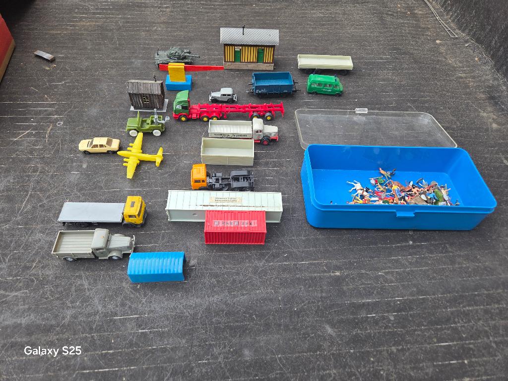 LOT DE FIGURINES HO VEHICULES HO TANK DECOR HO, Envoi, Utilisé, Courant continu ou Courant alternatif, Rails