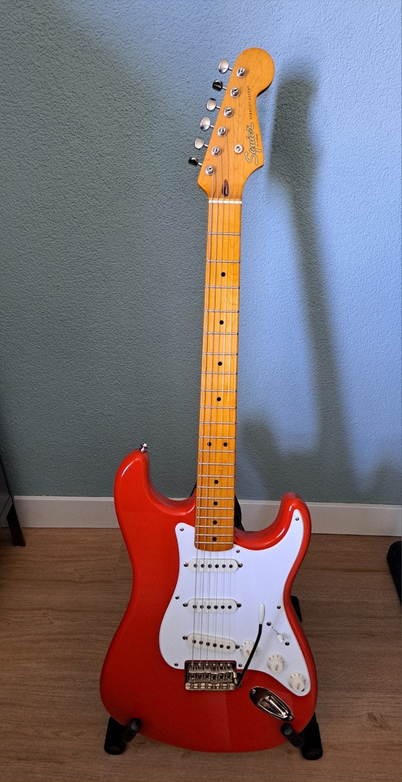 Squier Classic Vibe '50s Stratocaster - Fiesta Red (Zgan!), Muziek en Instrumenten, Snaarinstrumenten | Gitaren | Elektrisch, Zo goed als nieuw