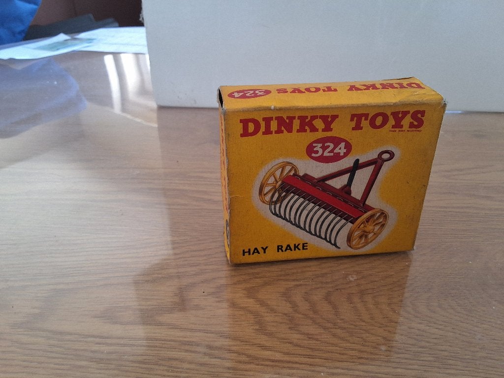 Râteau à foin dinky-toys 324, Hobby & Loisirs créatifs, Enlèvement ou Envoi, Utilisé, Tracteur et Agriculture, Dinky Toys