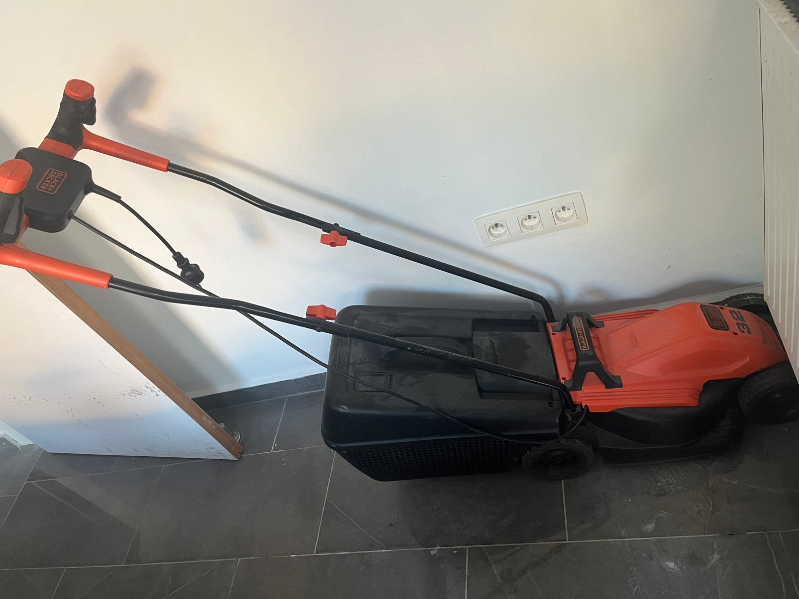 Tondeuse électrique servi 3 fois prix 80 euro, Enlèvement ou Envoi, Comme neuf