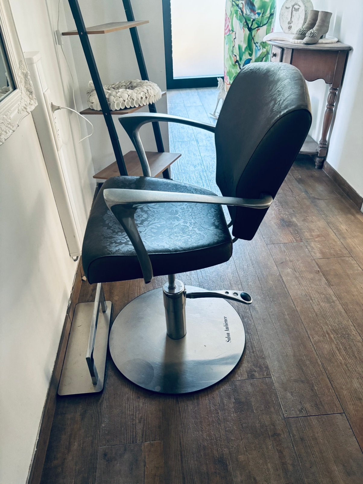 2 kappersstoelen, Ophalen