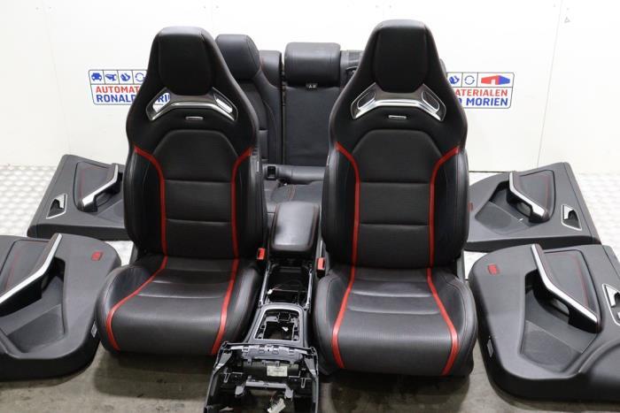 Kit revêtement (complet) d'un Mercedes CLA (CLA-Klasse 16-), Utilisé, -, -, Enlèvement ou Envoi
