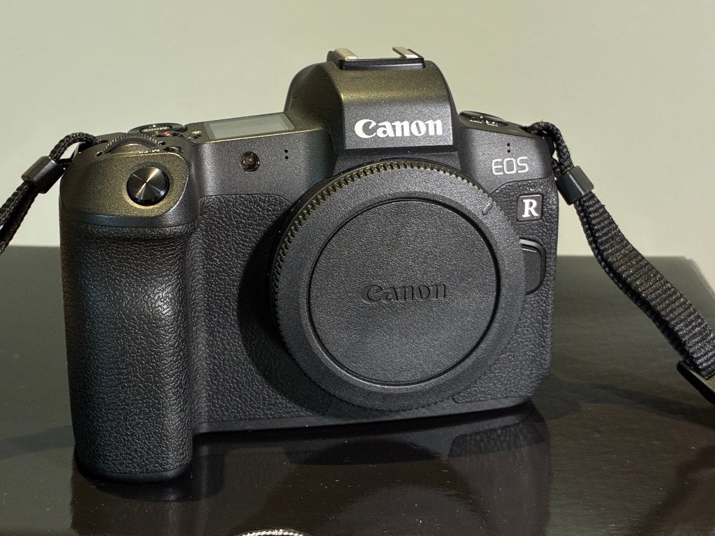 Canon EOS R  + 2 batteries LP_E6NH  ! faible shutter count !, Enlèvement ou Envoi, Canon, Câble USB, Comme neuf