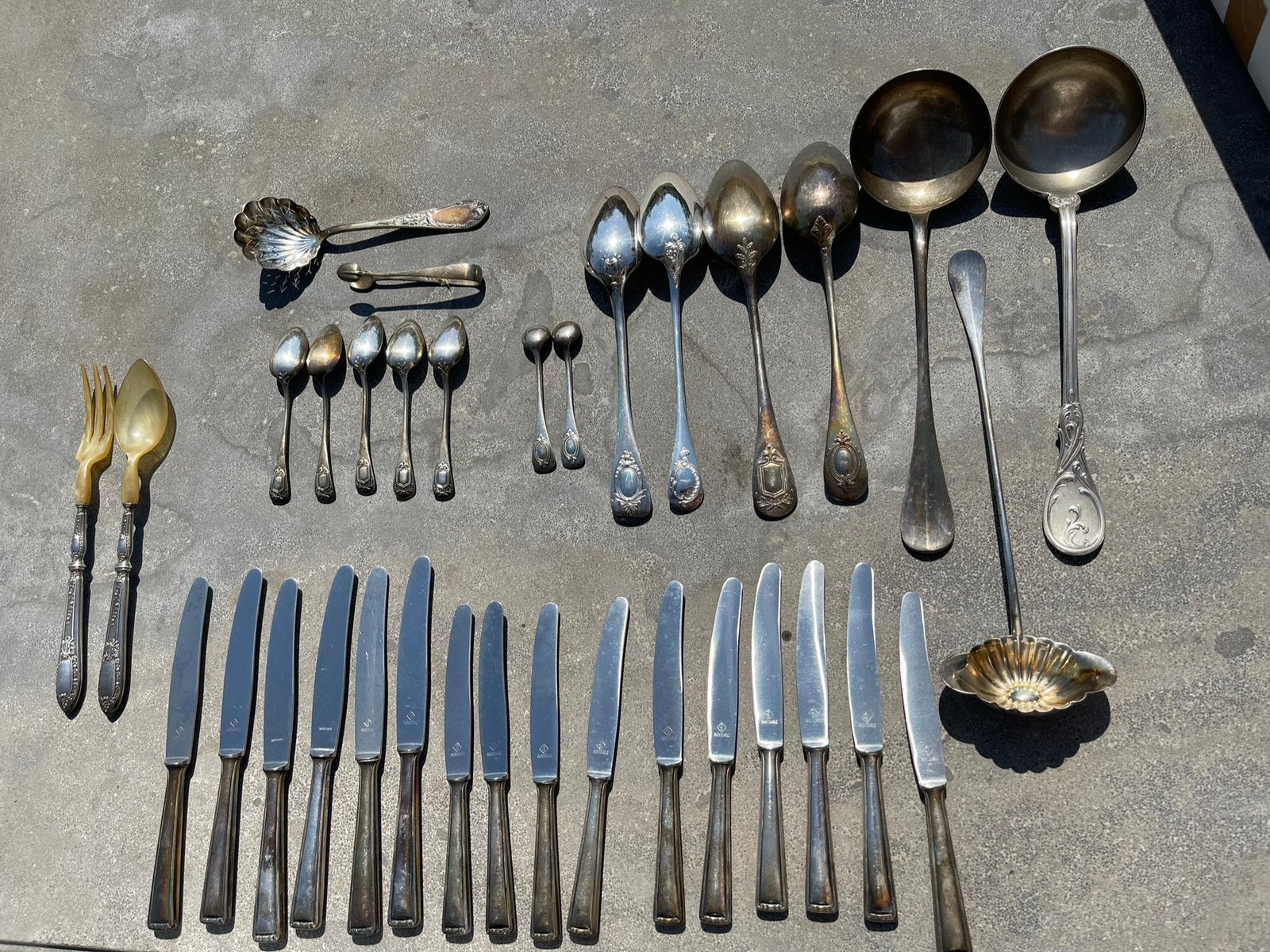 Couverts anciens en métal argenté 34 pièces, Enlèvement ou Envoi
