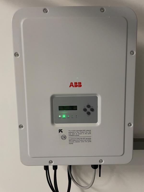 Onduleur ABB 4.6 Kwh, Enlèvement, Comme neuf, Système complet, 200 watts-crêtes ou plus