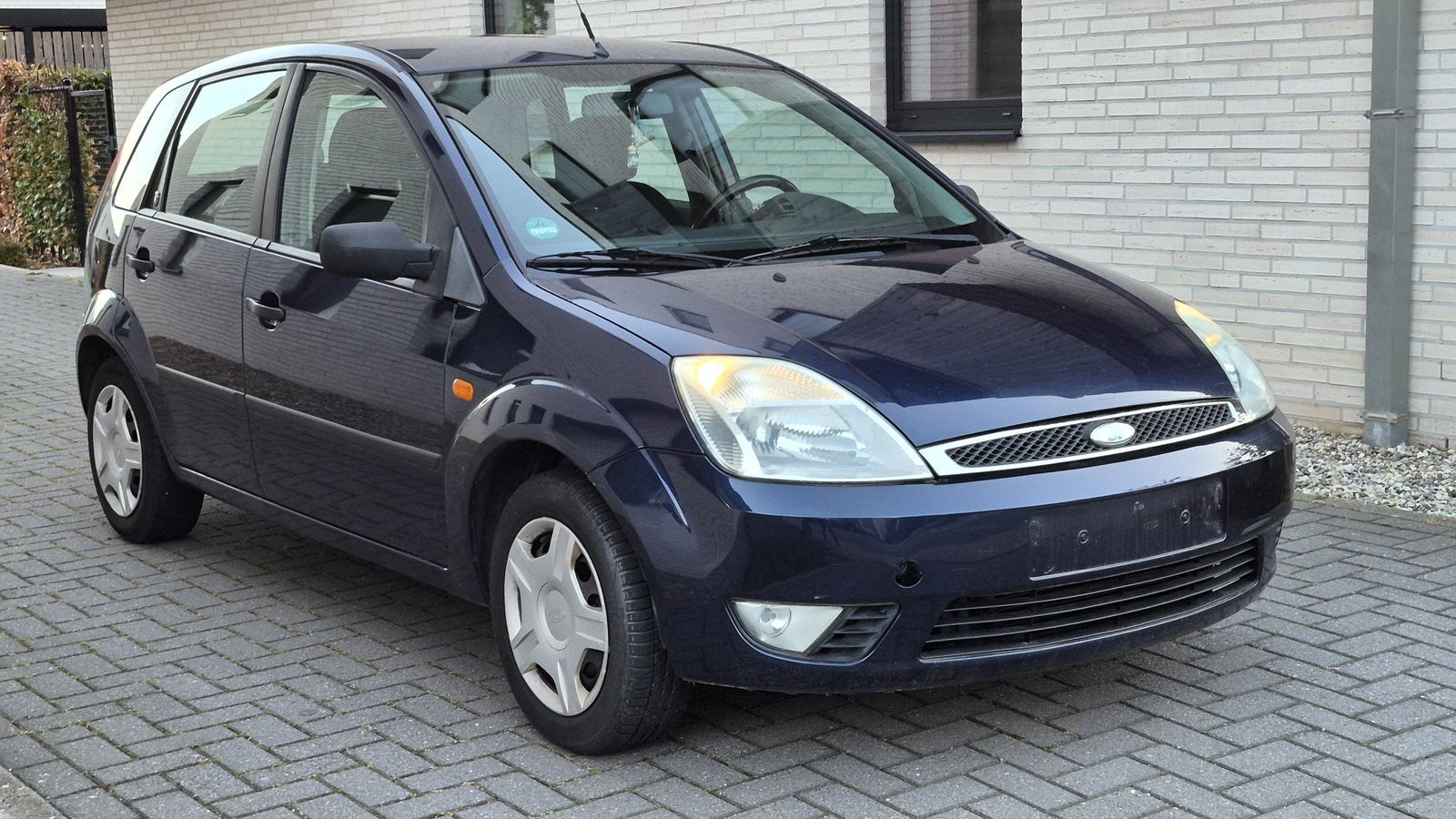 FORD FIESTA / AUTOMAAT! / AIRCO! / EURO 4! / GEKEURD VVK!, Dealer onderhouden, Stof, Parkeersensor, Blauw