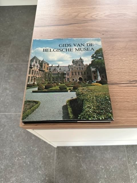 gids van de Belgisch musea J. Van Remoortele Meddens, Boeken, Kunst en Cultuur | Beeldend, Ophalen of Verzenden, Overige onderwerpen