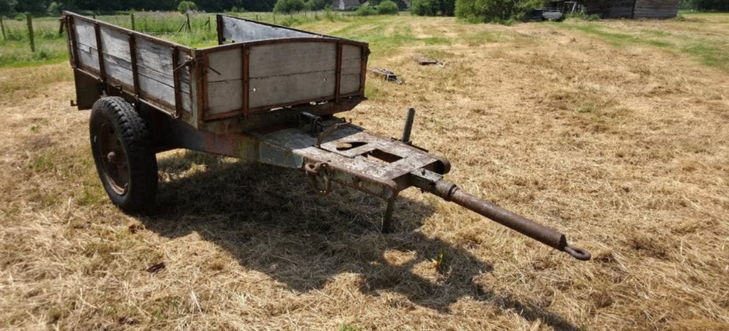 Oude boerenkar met kiepfunctie., Enlèvement, Transport