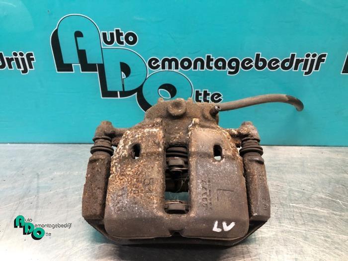 Remklauw (Tang) links-voor van een Mitsubishi Colt (Colt 04-, Gebruikt, -, -, Ophalen of Verzenden