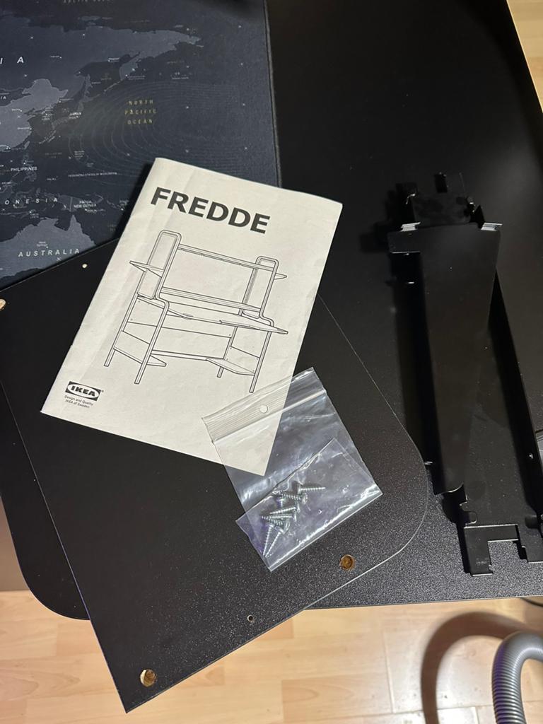 Bureau gaming Fredde, Informatique & Logiciels, Enlèvement, Comme neuf