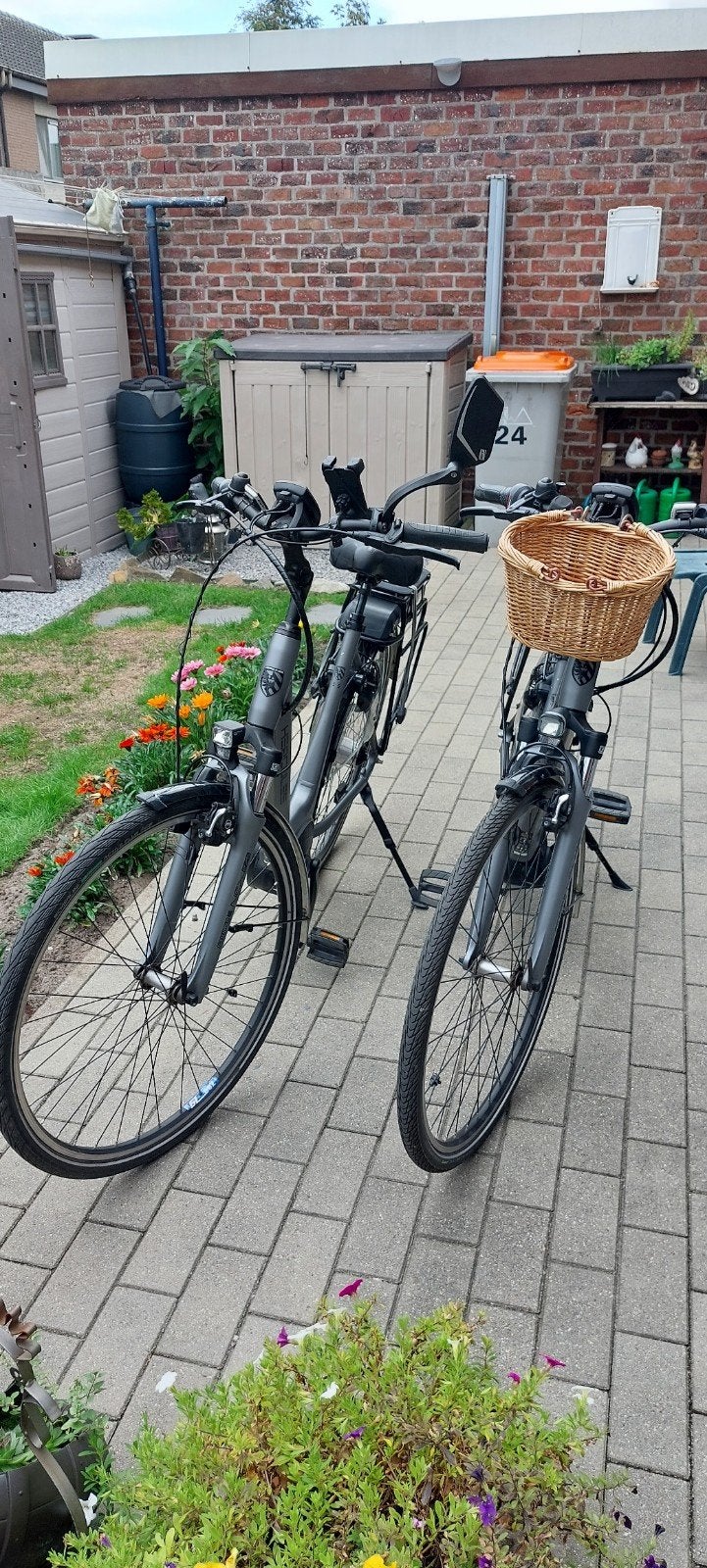 Twee E bikes Hercules Bosch Active line plus fietsmotor, Gebruikt, 51 tot 55 cm, 50 km per accu of meer, Ophalen