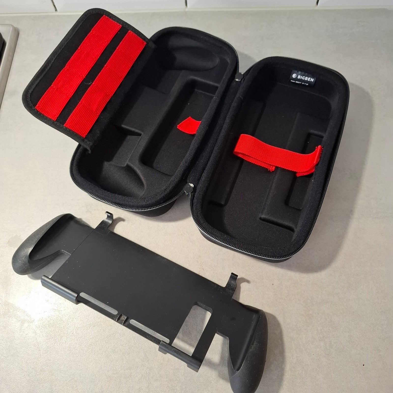 Pochette de transport nintendo switch + support, Games en Spelcomputers, Spelcomputers | Nintendo Portables | Accessoires, Ophalen