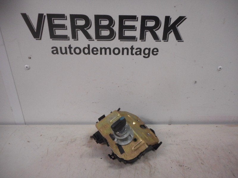 DIVERS VEROUILLAGE Ford Focus 1 (xs41a43102bk), Henry-Ford-Straße  1
50735  Köln, DE, Ford-Werke GmbH, Kunden@ford.com, Ford