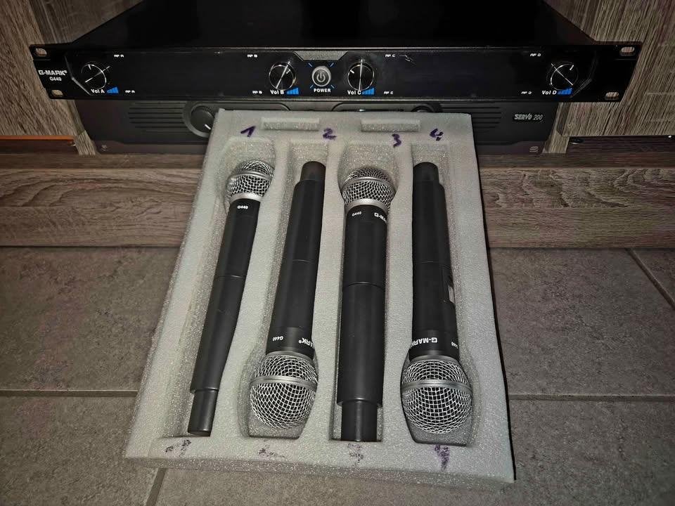 Kit 4 micros sans fil G-MARK G440 + 1 récepteur UHF 4 canaux, Enlèvement, Comme neuf, Micro chant, Sans fil