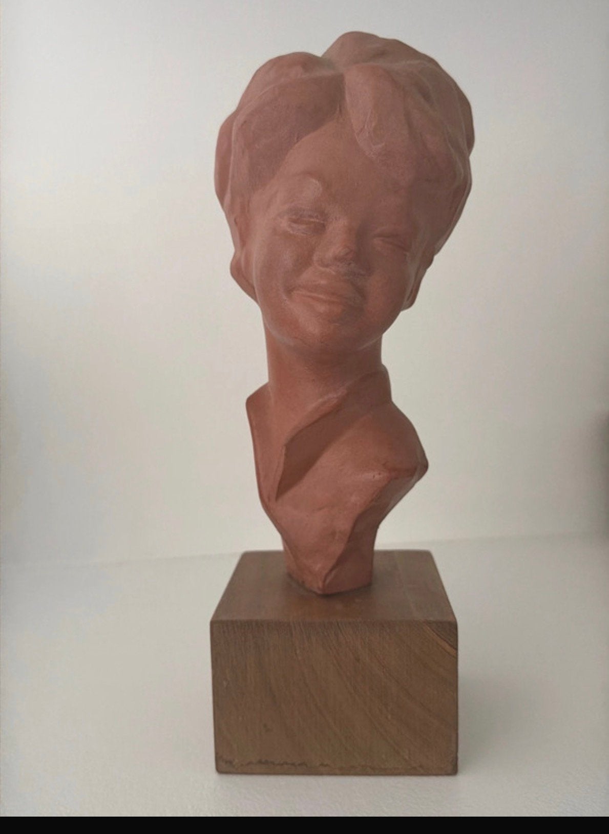 vintage terracotta buste van een glimlachend meisje, Ophalen, Buste