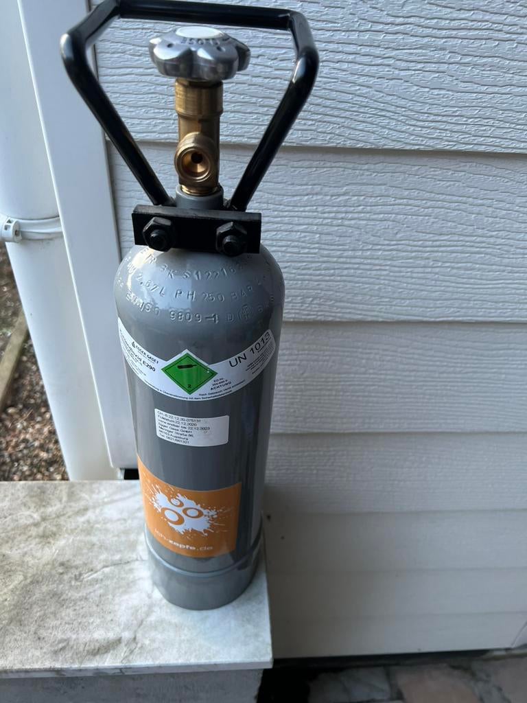 2x fles co2 2kg, Dieren en Toebehoren, Ophalen, Zo goed als nieuw
