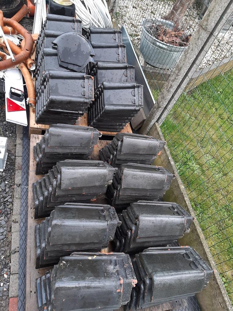 Zwarte dakpannen en zijpannen ,sterreberg, Doe-het-zelf en Bouw, Ophalen, Dakpannen