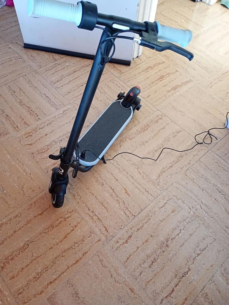 Elektrische kinder step, Fietsen en Brommers, Ophalen, Zo goed als nieuw, Elektrische step (E-scooter)