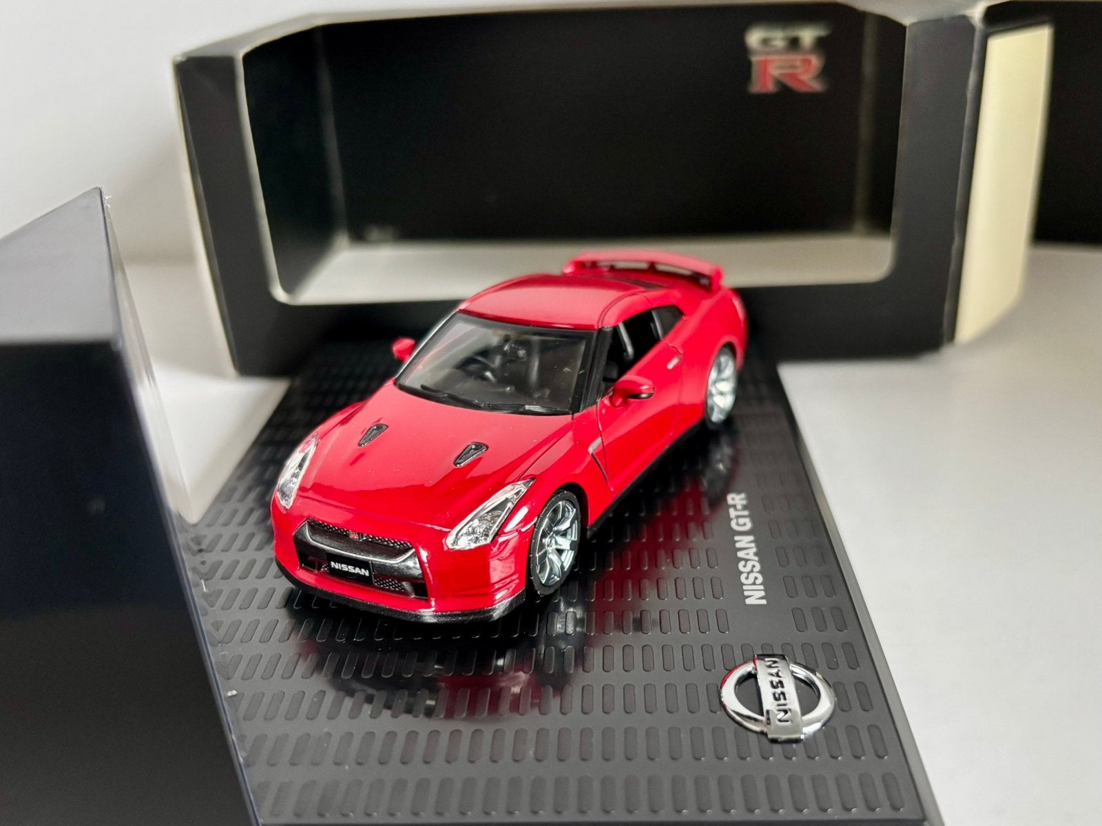 1:43 NISSAN GT-R, Ophalen of Verzenden, Zo goed als nieuw, Kyosho