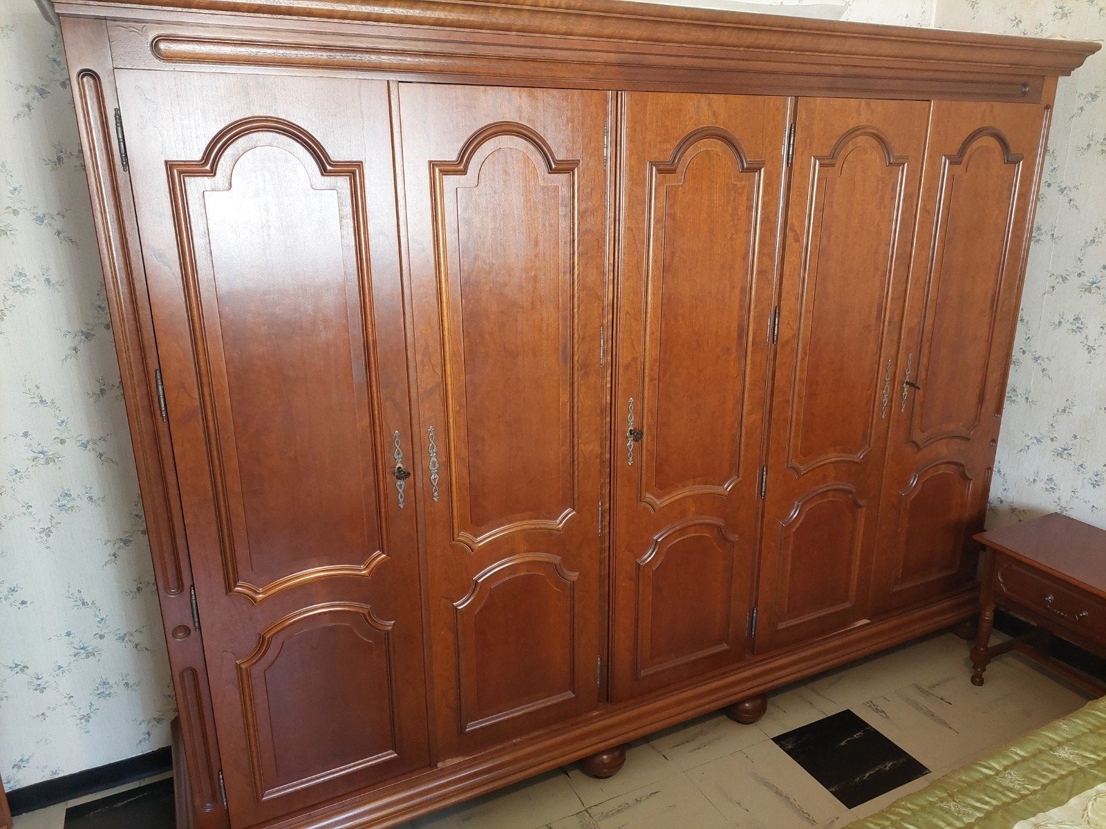 Slaapkamer in kerselaar, Ophalen