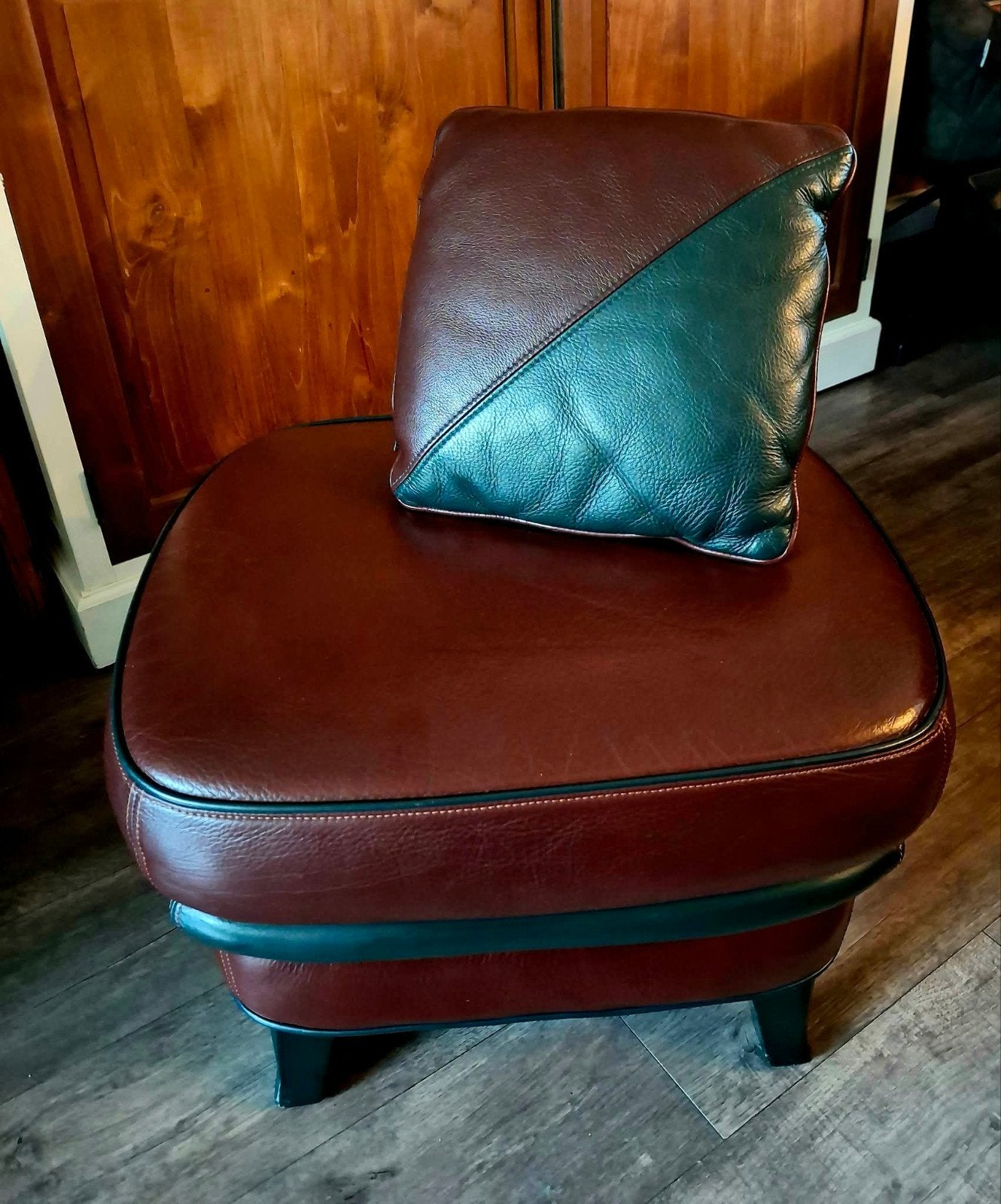 Luxe vintage lederen hocker / poef - Bordeauxrood & Groen, Moins de 75 cm, Enlèvement ou Envoi, Moins de 150 cm, Vintage